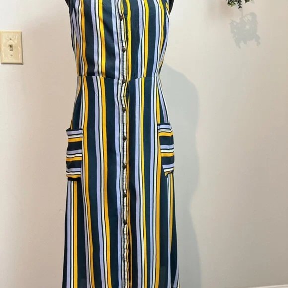 Side cutouts and front Pockets Sundress - Picture 1 of 6